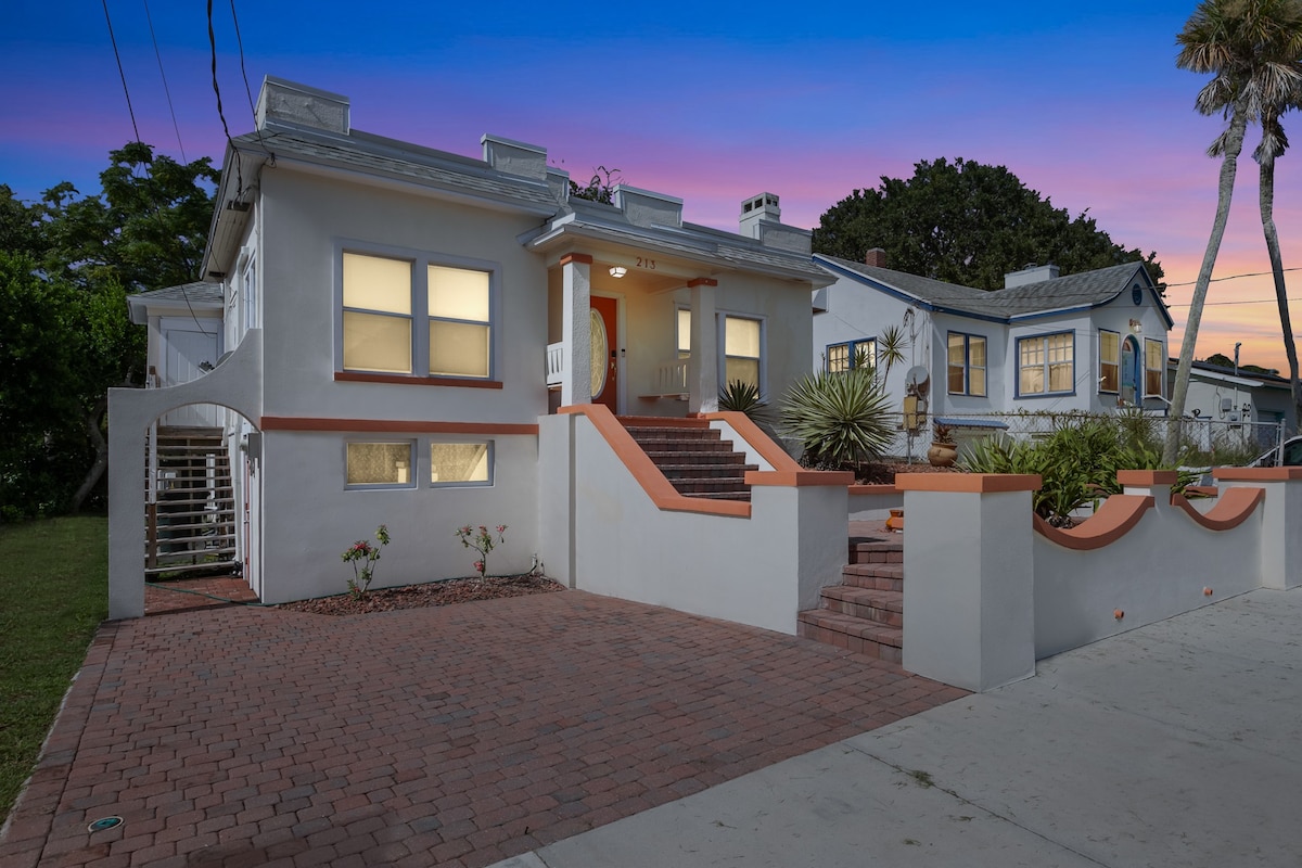 Beautiful Home Steps from the beach + Side Porch