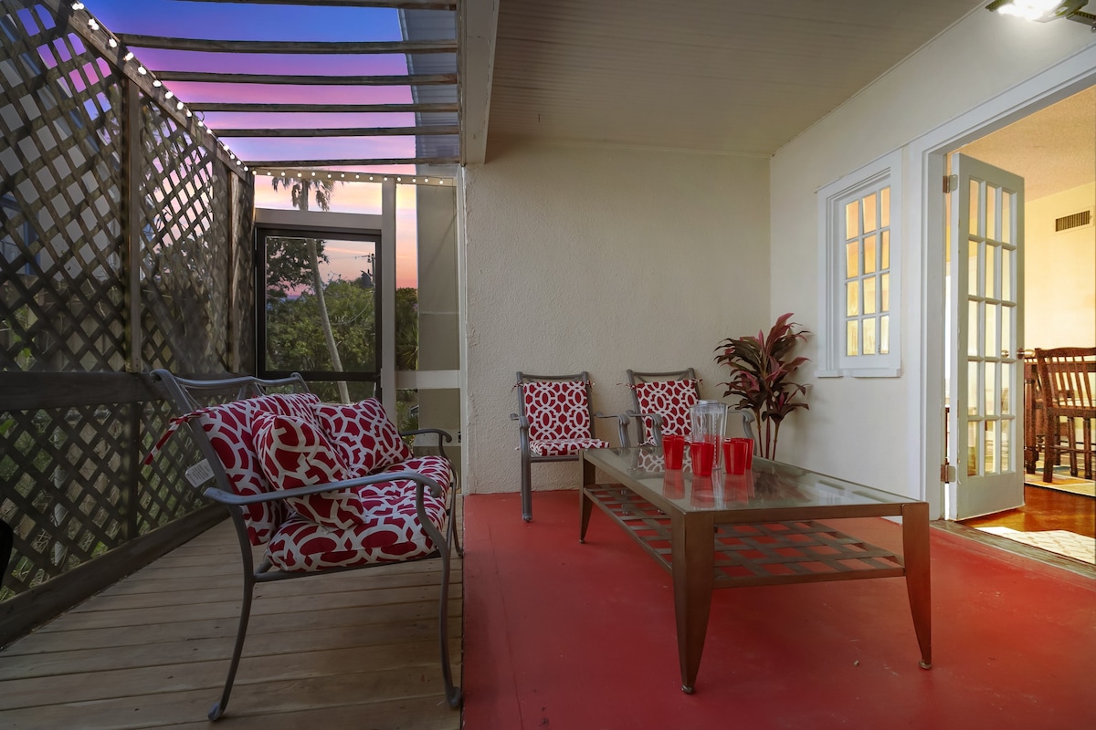 Beautiful Home Steps from the beach + Side Porch