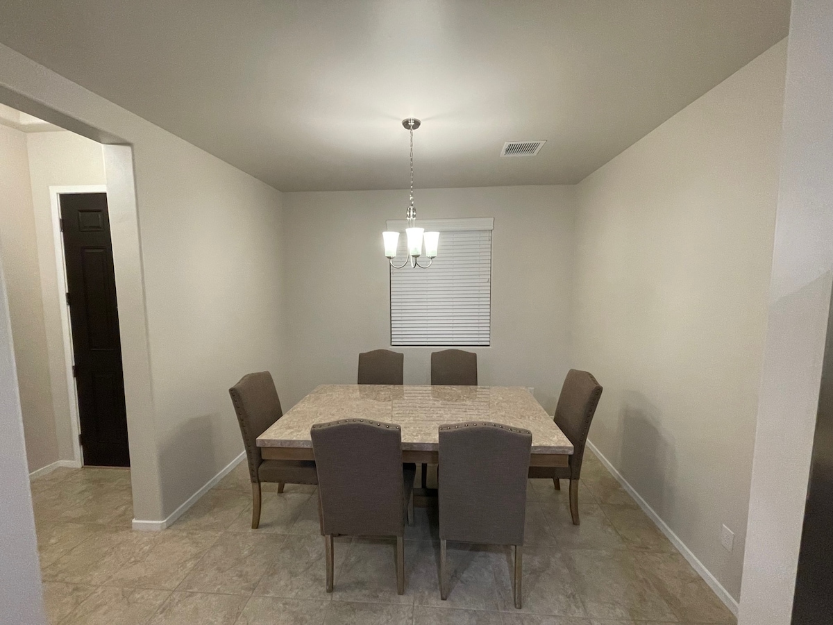 Newly built spacious modern home Las Cruces, NM