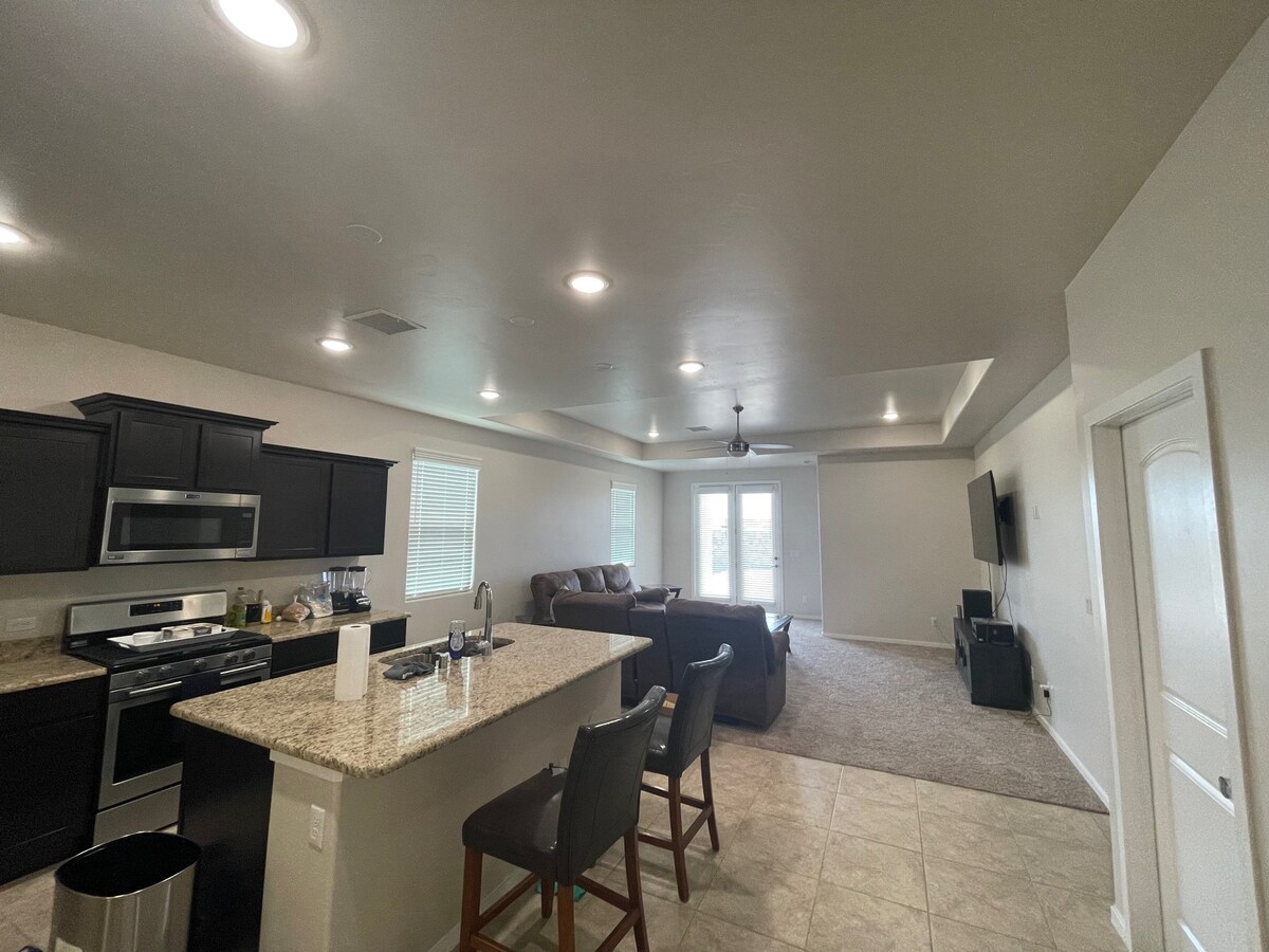 Newly built spacious modern home Las Cruces, NM