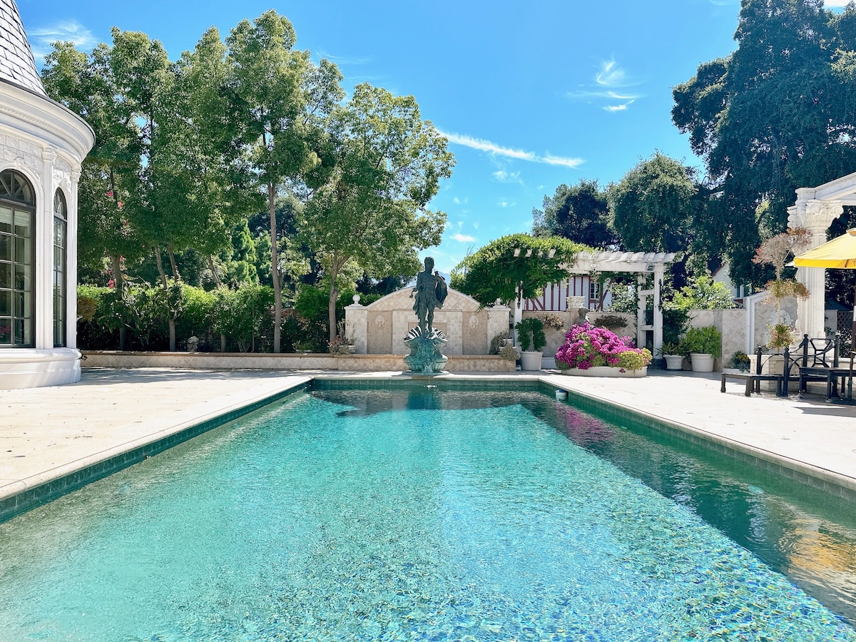 Chateau near Hollywood/ 3b3b - 0.5 Acre Estate