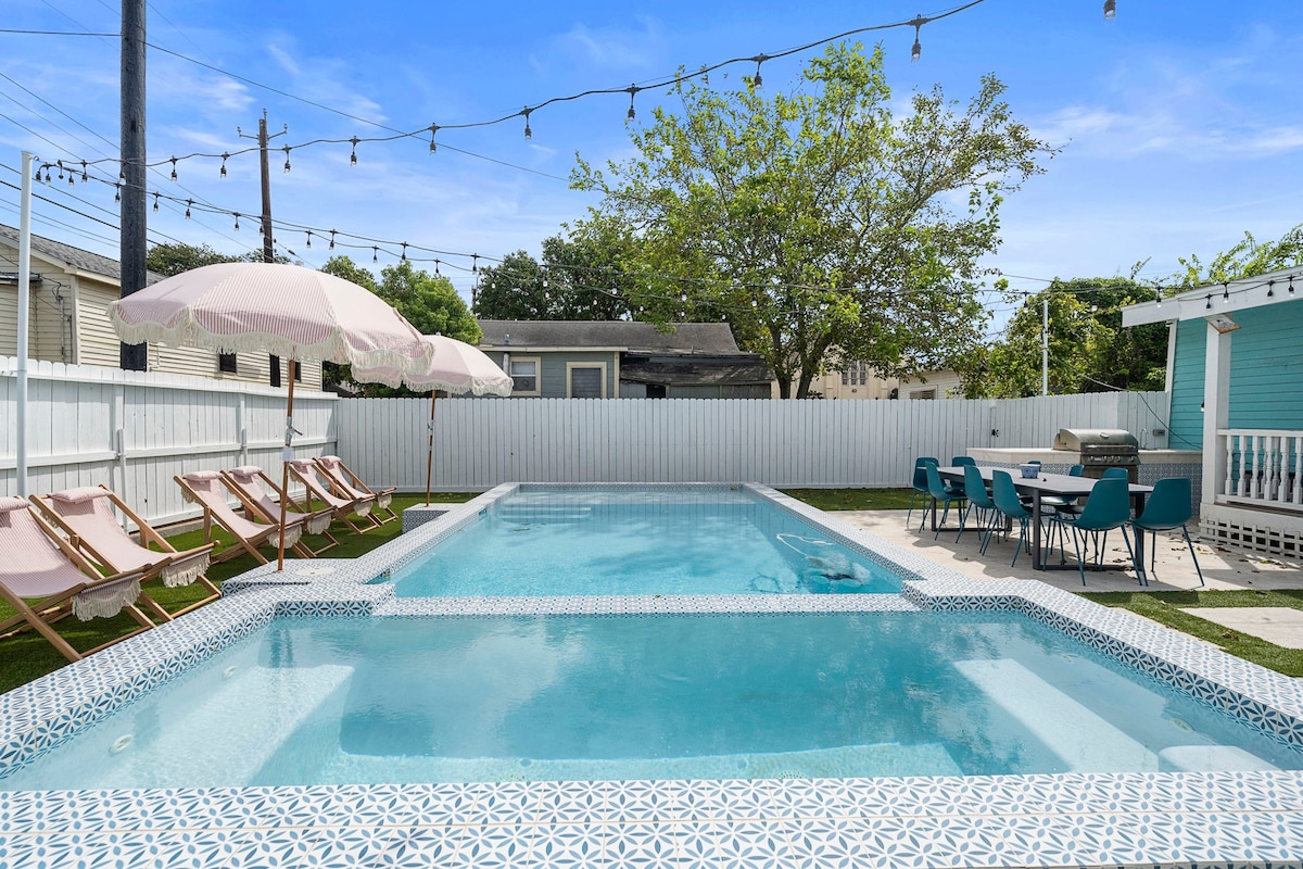 Poolside Oasis | 4 bdrm | Golf Cart Included!