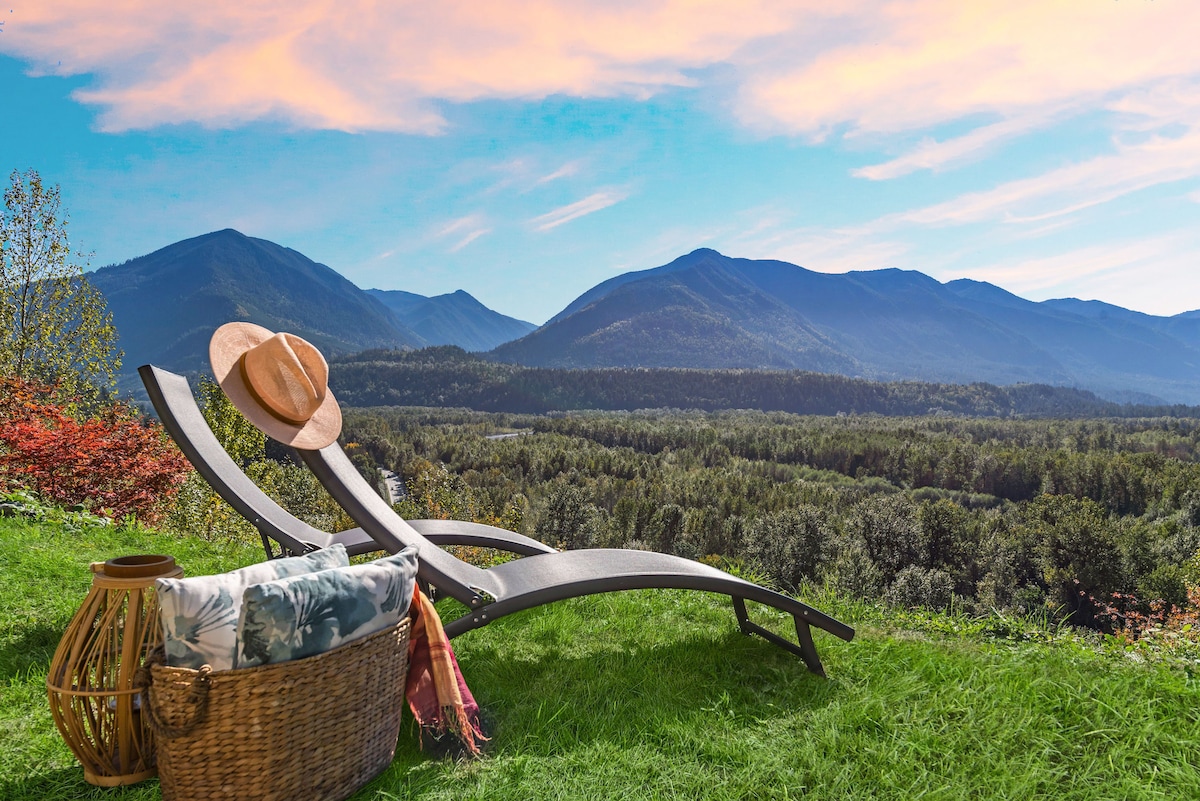 180° Incredible View - Mountain River Valley