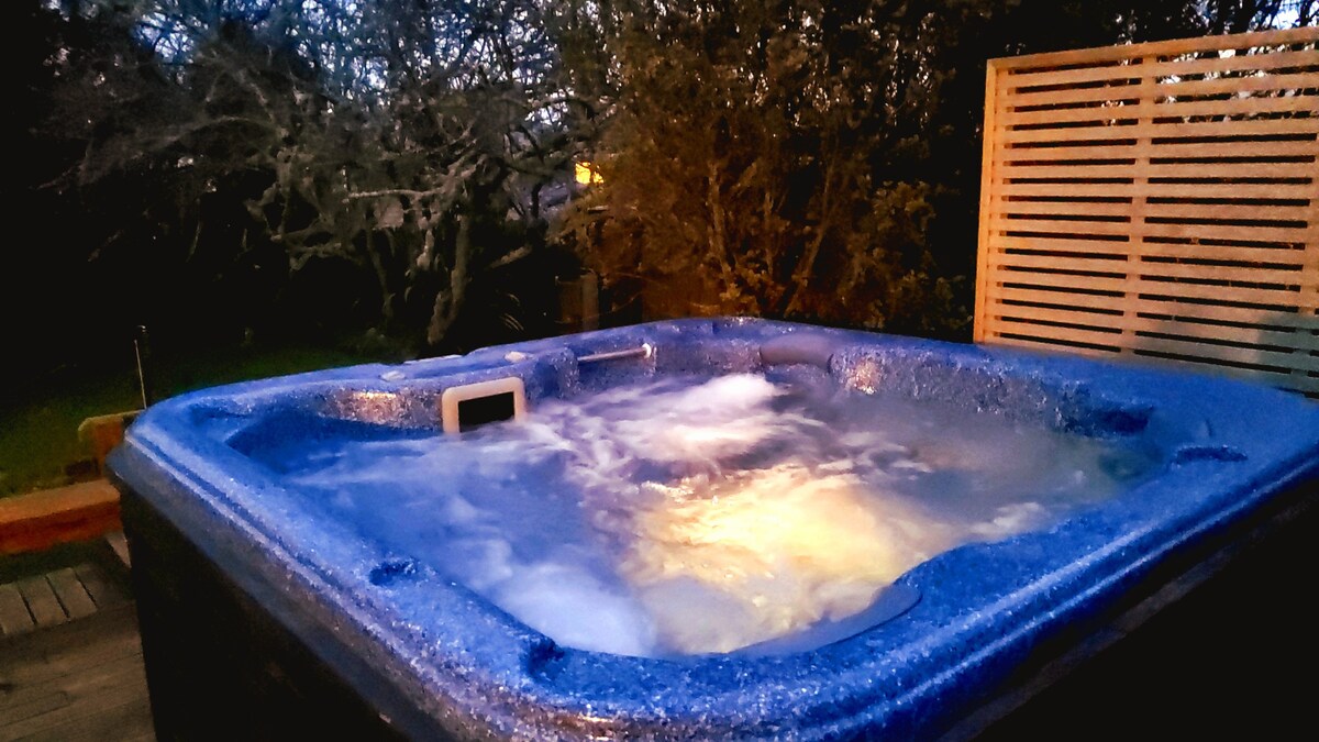 Retro Relaxation with a Dash of Luxury & Hot Tub