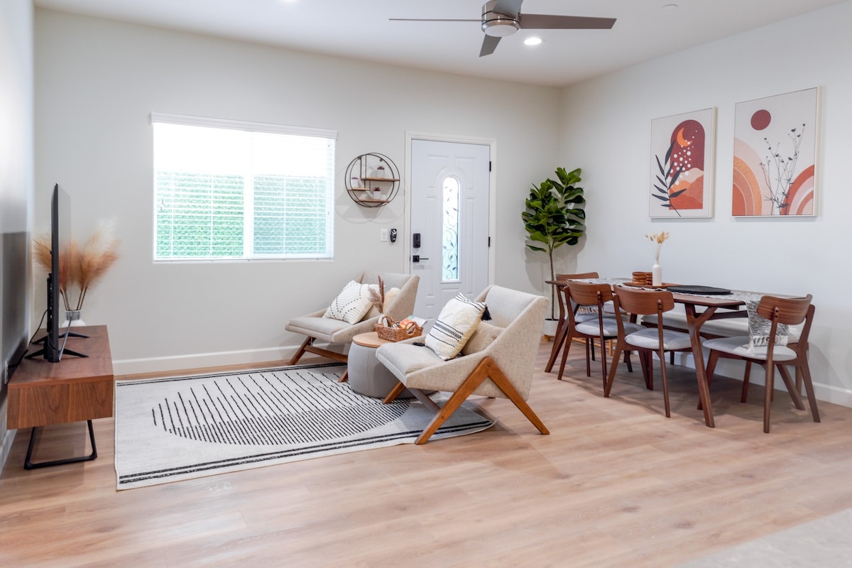 Lux Villa: 2 Living Rooms-Disney+Beach-EV Charging