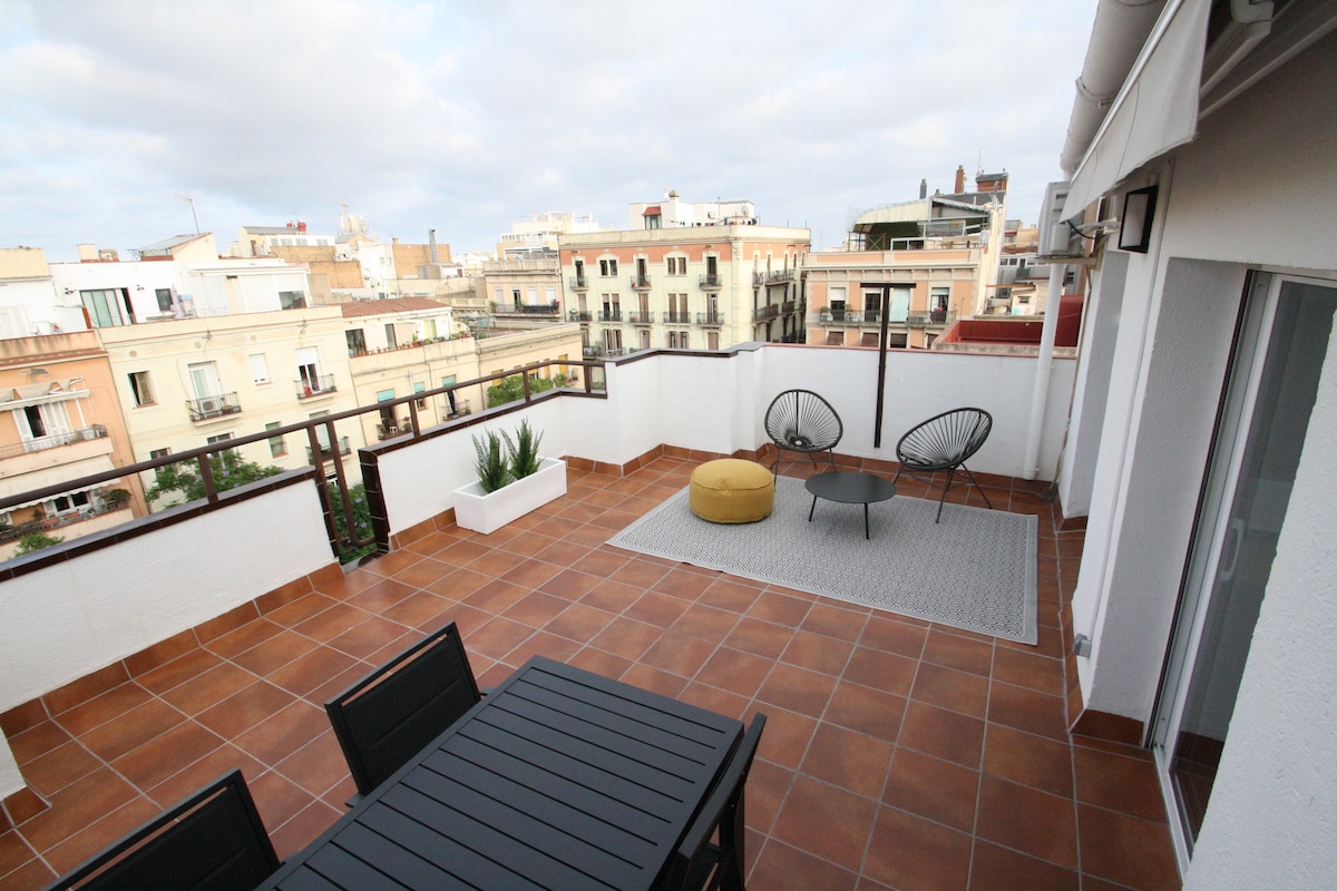 Àtic amb terrassa gran a Gràcia