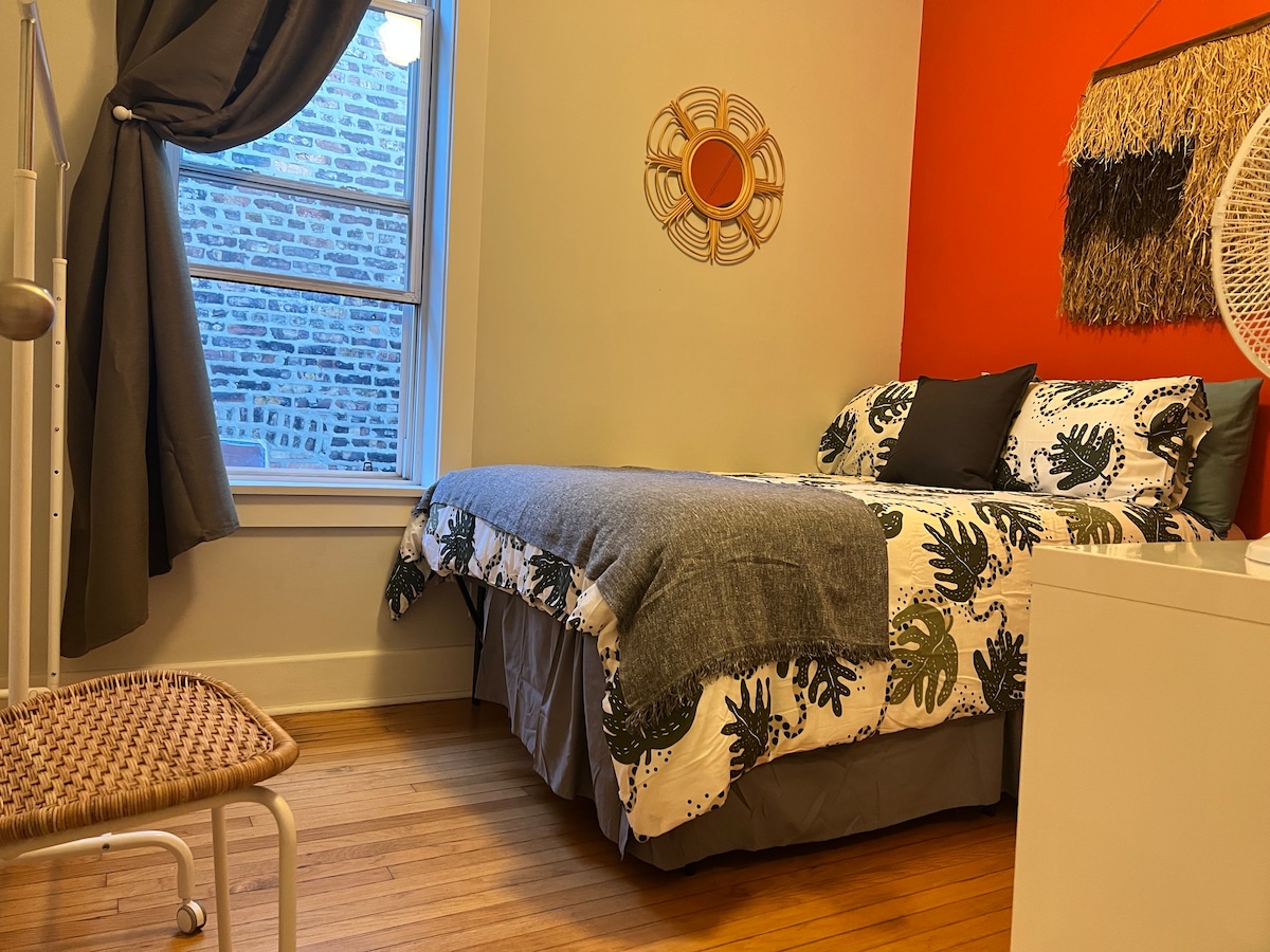 Bold Bohemian Splendor | 2BR | Pilsen