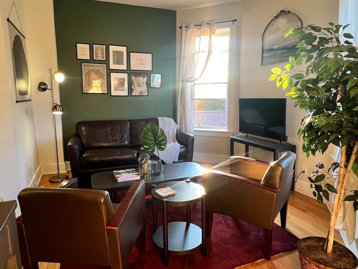 Bold Bohemian Splendor | 2BR | Pilsen