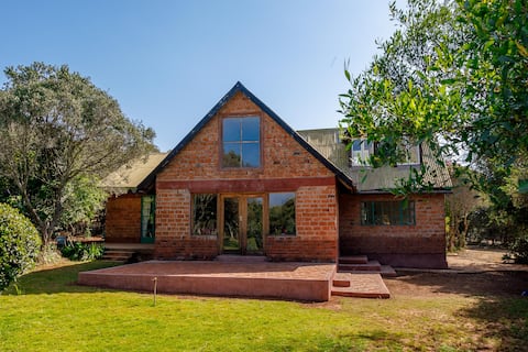 Leilani Brick Cottage Narumoro