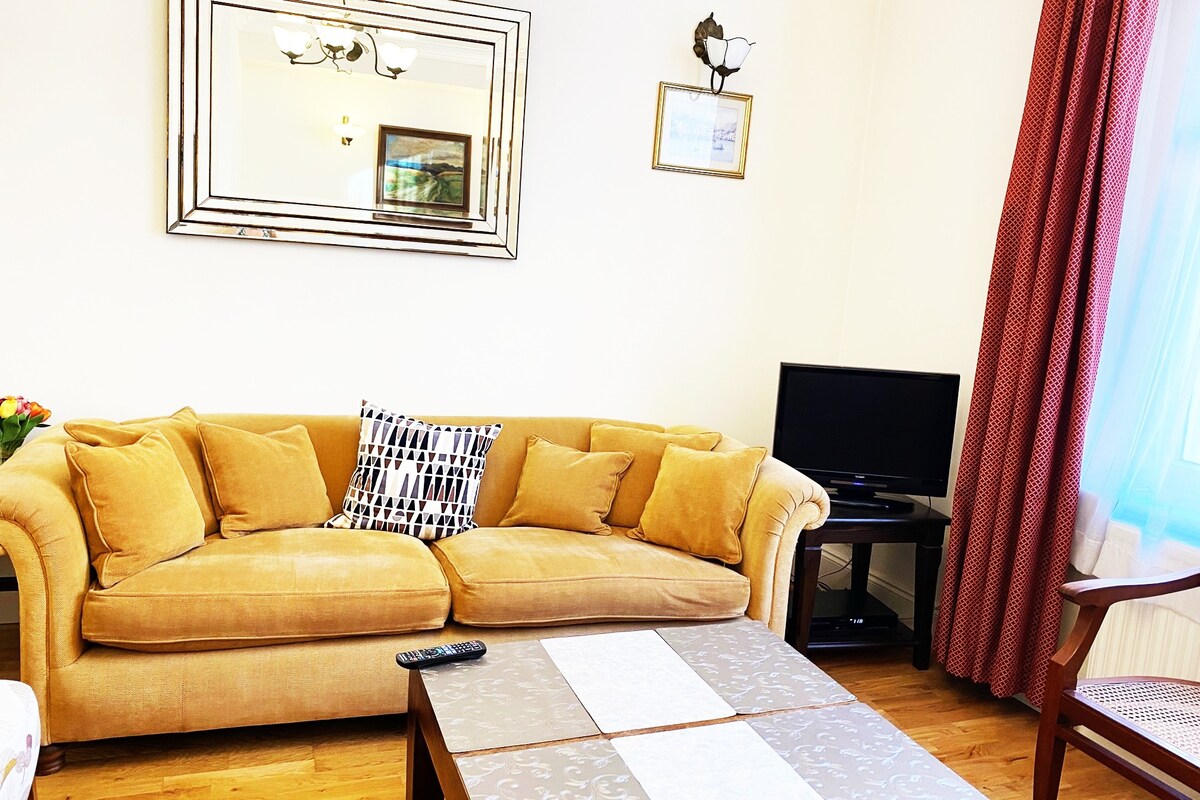 Central London Westminster luxury flat for 3 or 4