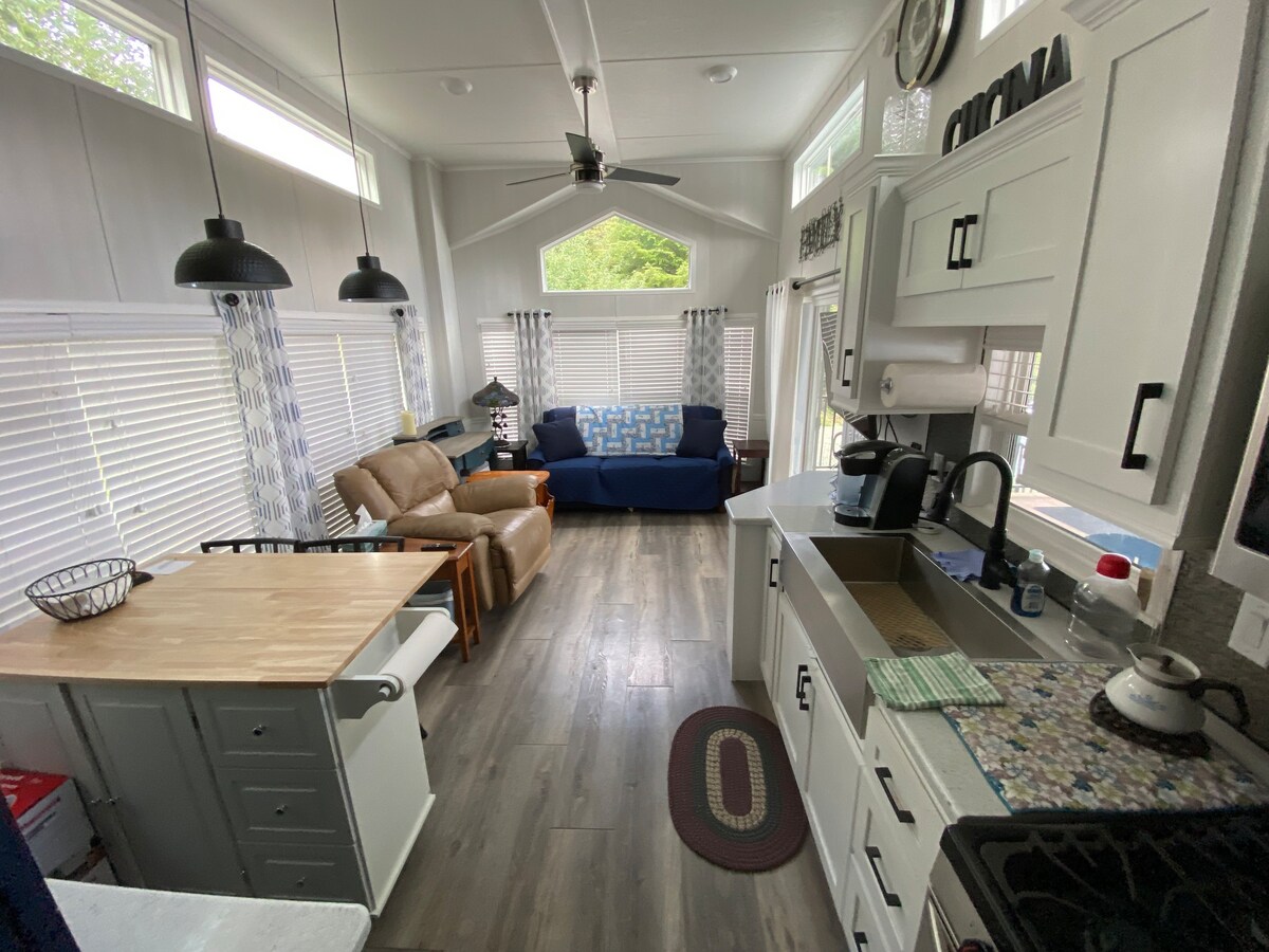 PacaPride Guest Ranch: Tiny Home