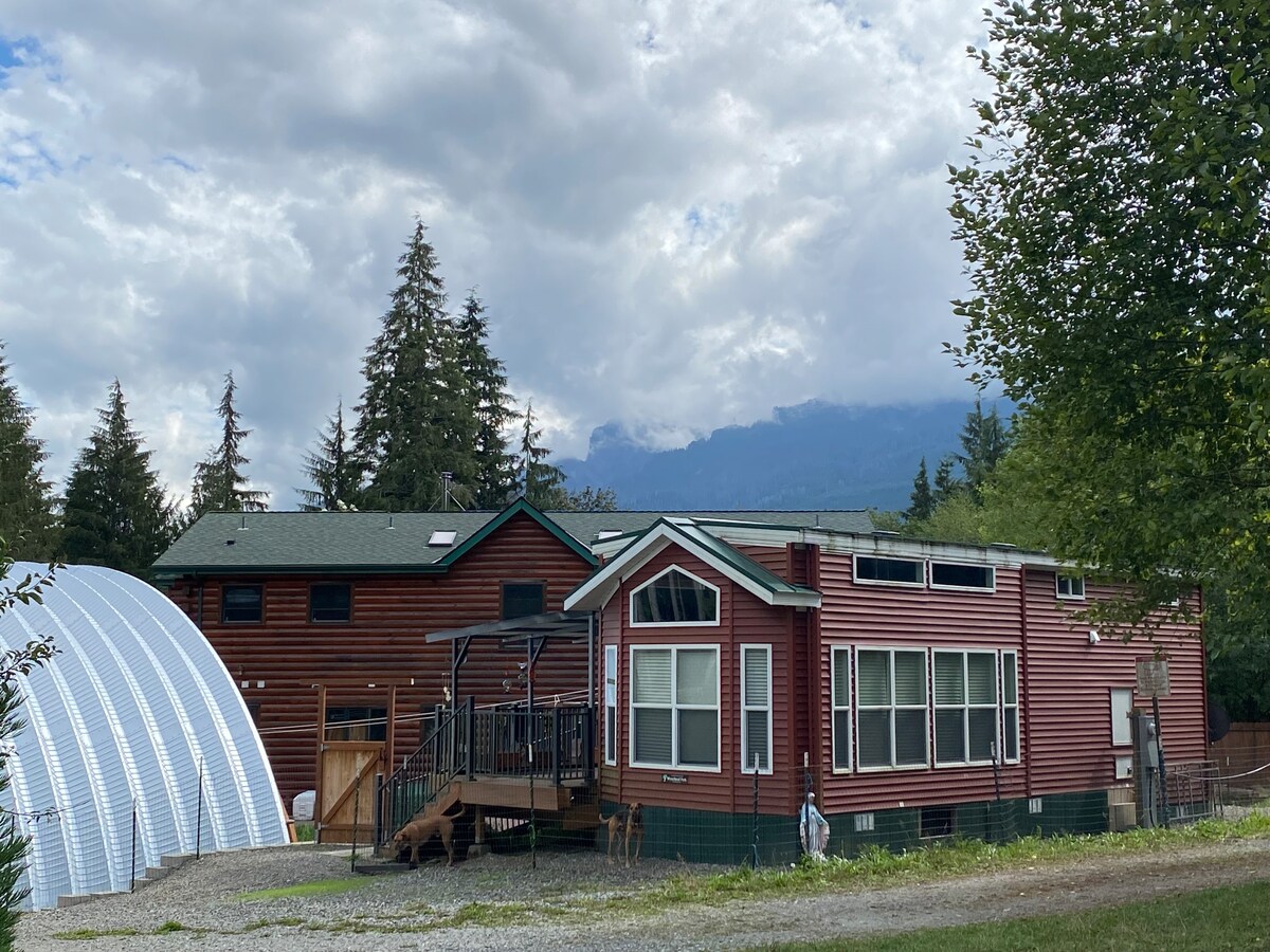 PacaPride Guest Ranch: Tiny Home