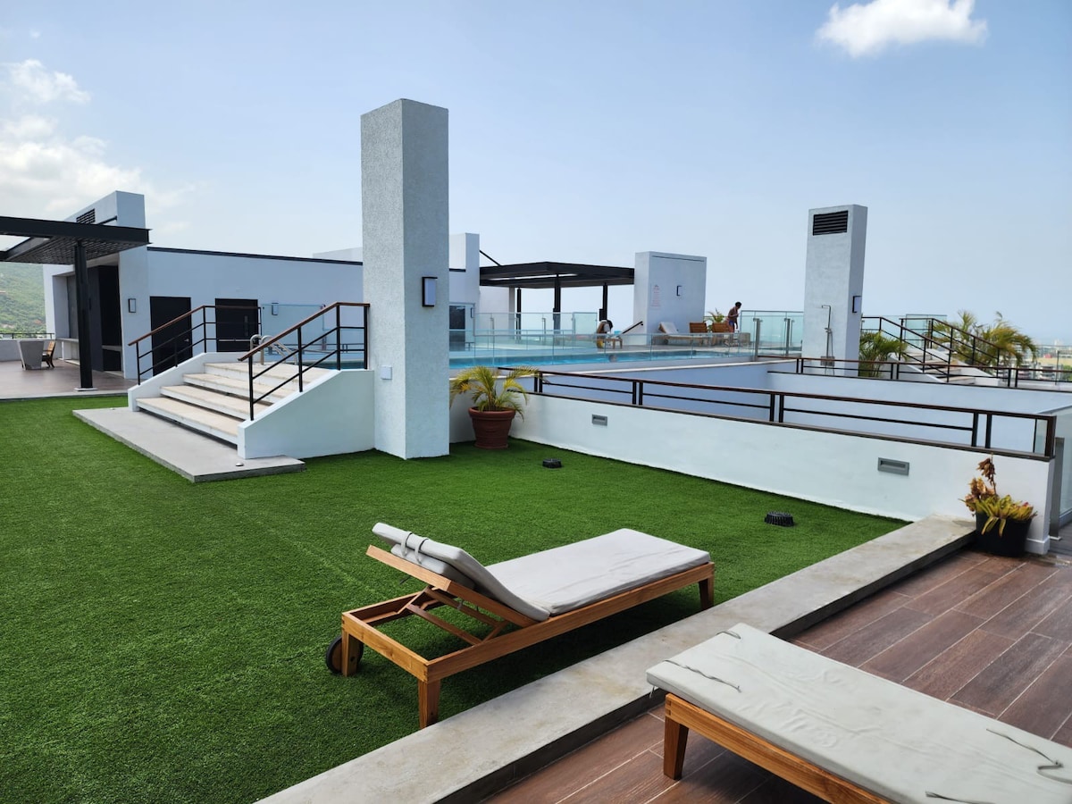 The Luxury Getaway @Via, w/Rooftop Pool & Gym.