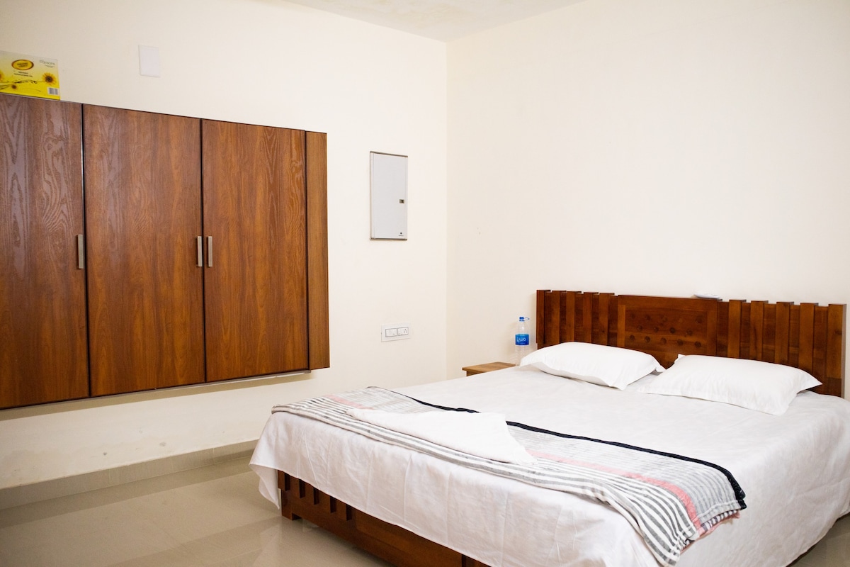 Salalah Enclave 3 AC Bedroom Villa, Vyttila, Kochi