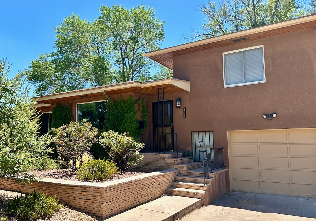 Central Mid-Century Home in UNM Historic District
