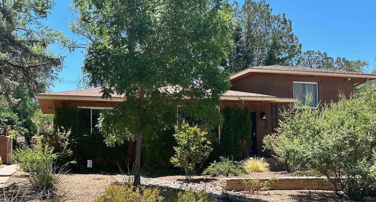 Central Mid-Century Home in UNM Historic District