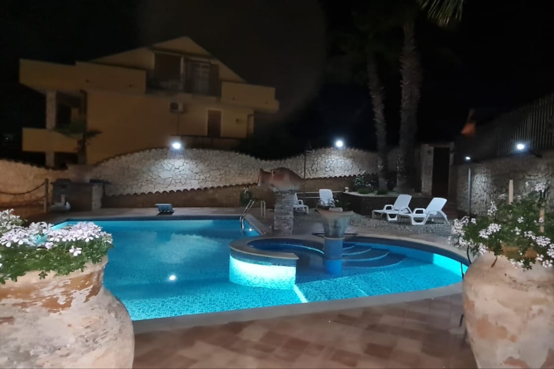 Elegant Villa with swimming pool.