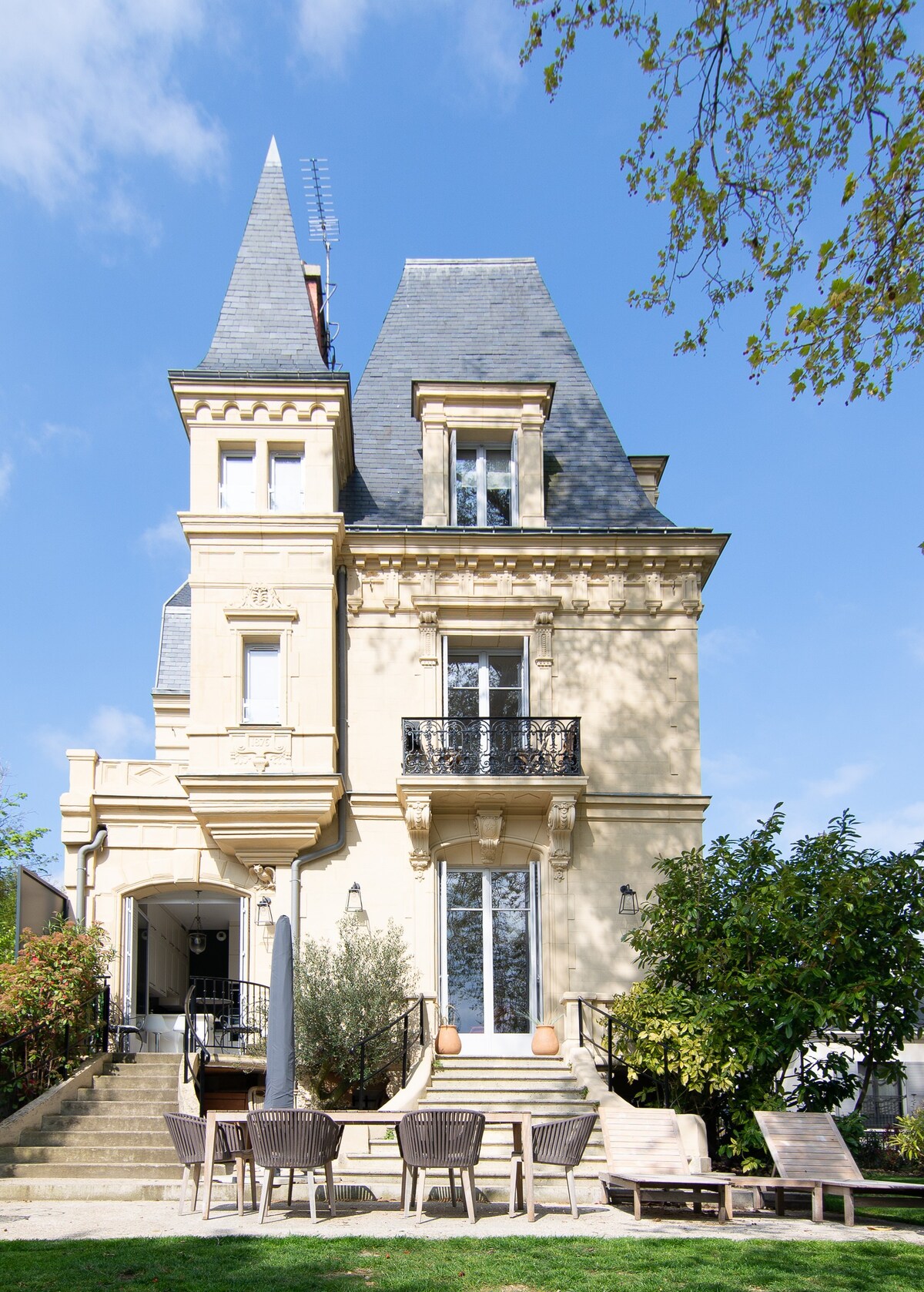 Proche Paris et JO, Manoir du 19ème