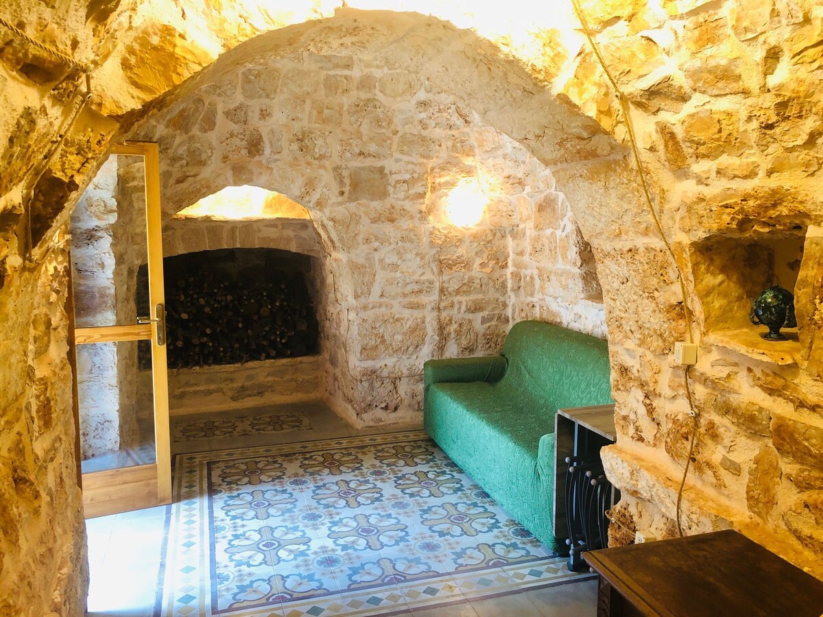 Nice historic Trulli in Apulia, 2 rooms + kitchen