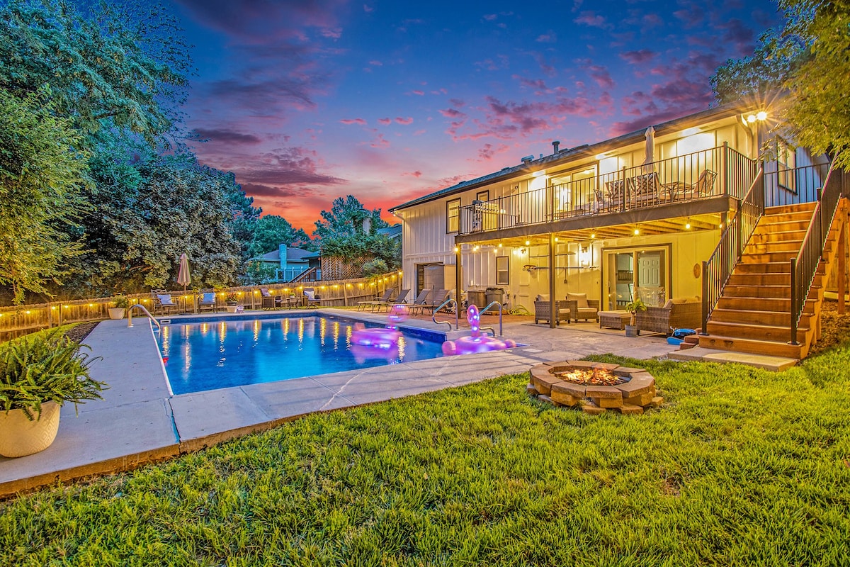 Dream pool house with game room