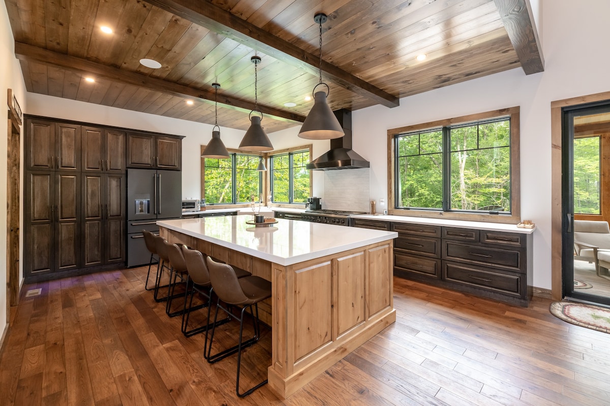 Luxury Adirondack Home in Private Neighborhood!