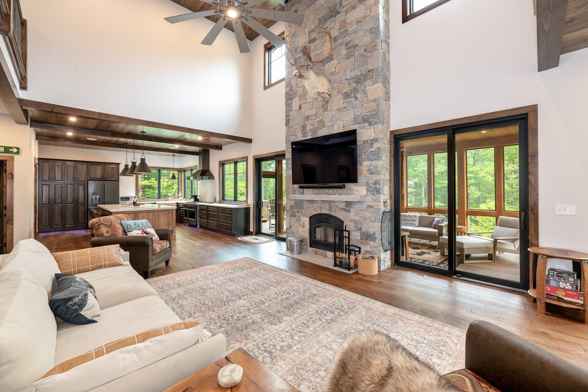 Luxury Adirondack Home in Private Neighborhood!