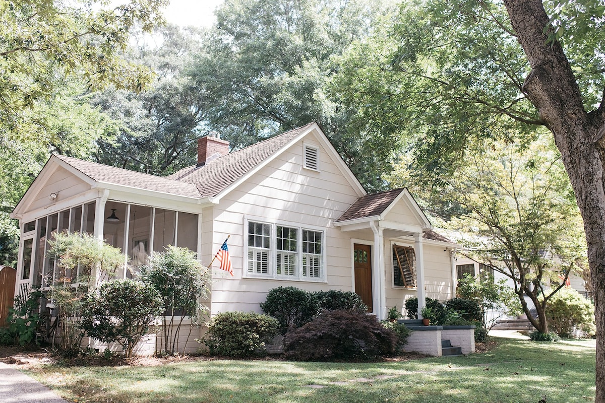 Walk to Marietta Square -The Cottage on Maple