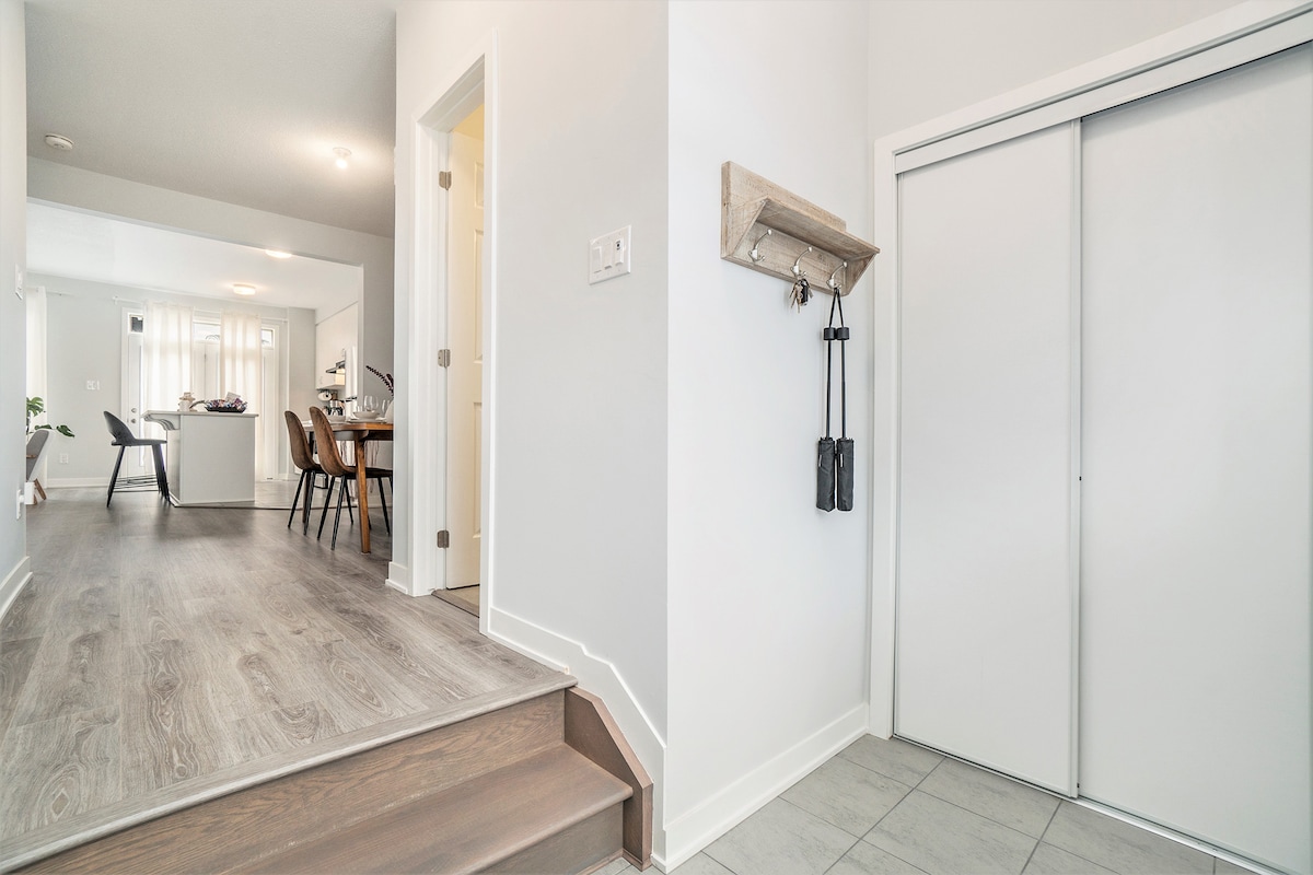 Beautiful new 3 Beds Townhouse in Kanata