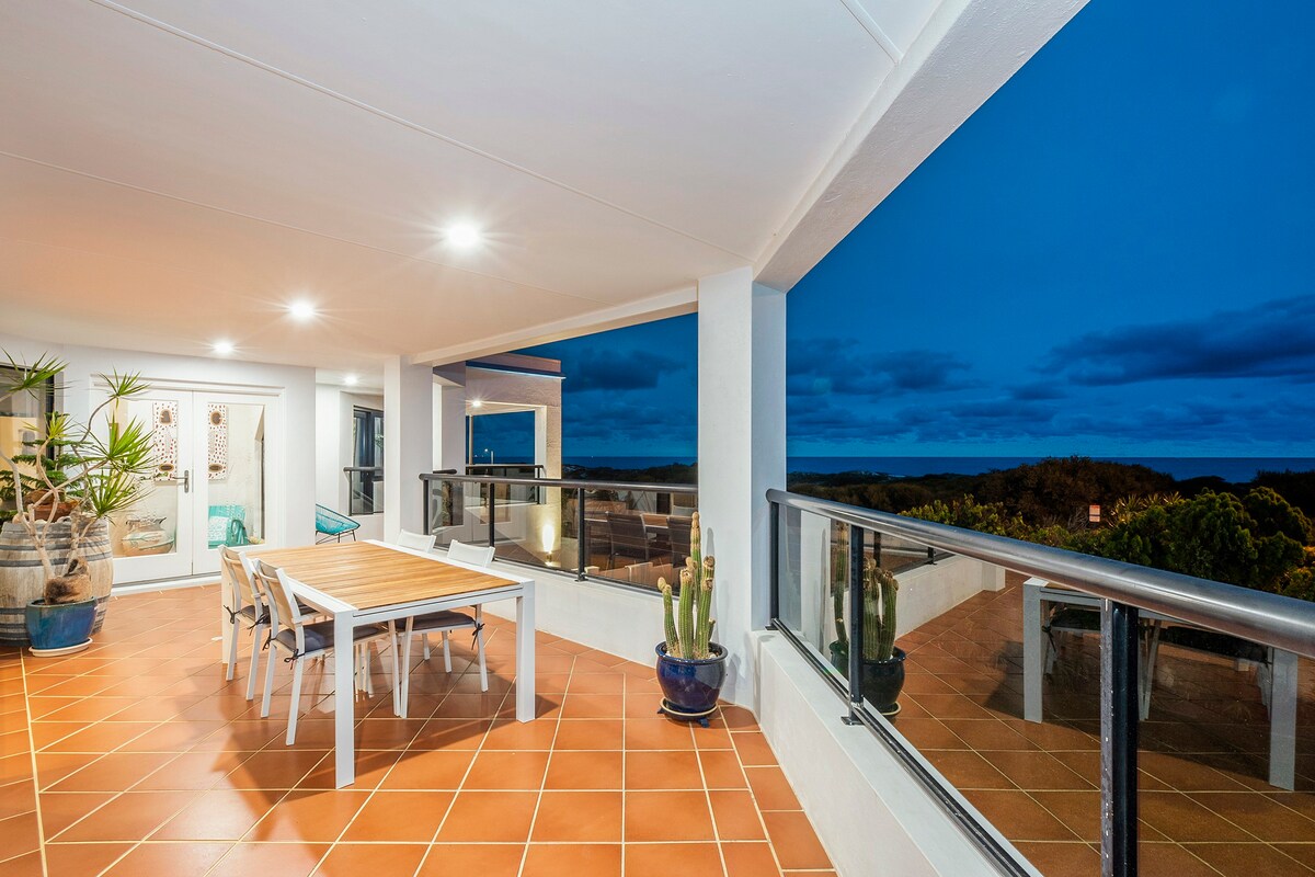 Mullaloo Beach Front Home - Topfloor 3x2.5