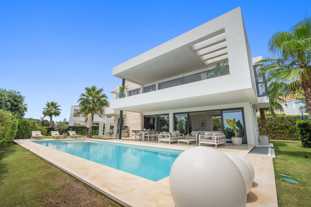 Exclusive modern villa in El Paraiso