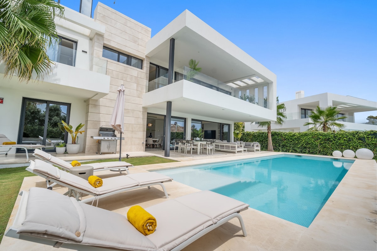 Exclusive modern villa in El Paraiso