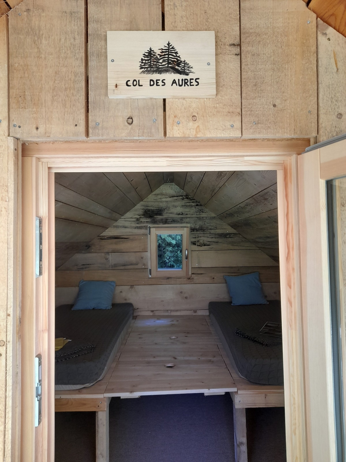 Chartreuse的小木屋/避难所（ Cabane Col des Aures ）