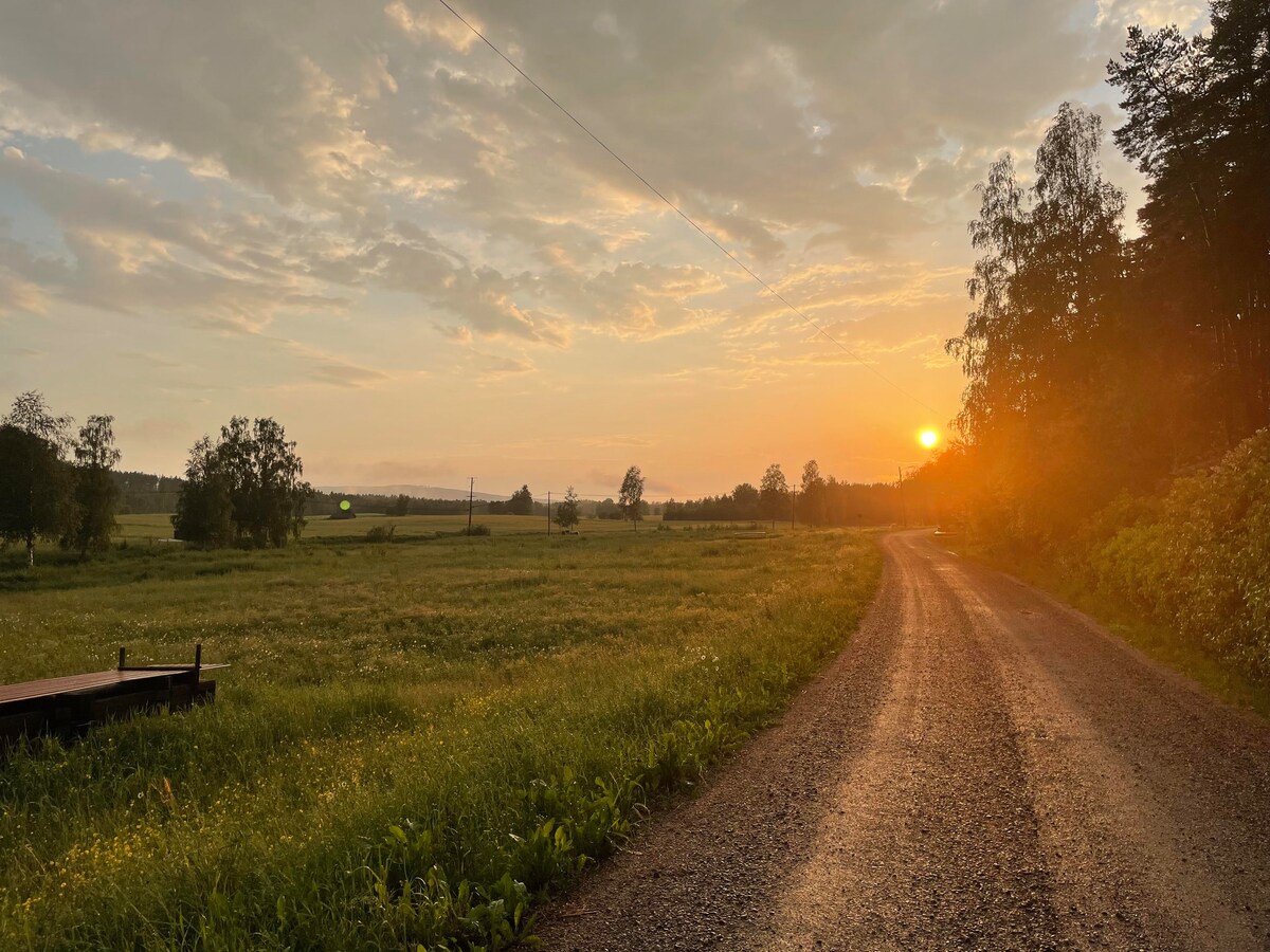 Charmigt torp i vackra Enviksbyn