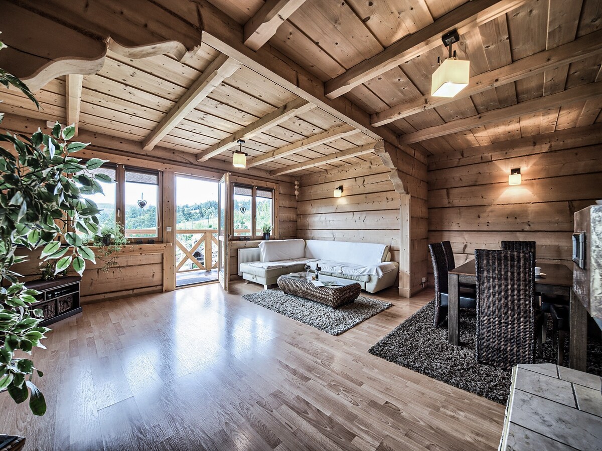 Picturesque mountain chalet with 4 bedrooms