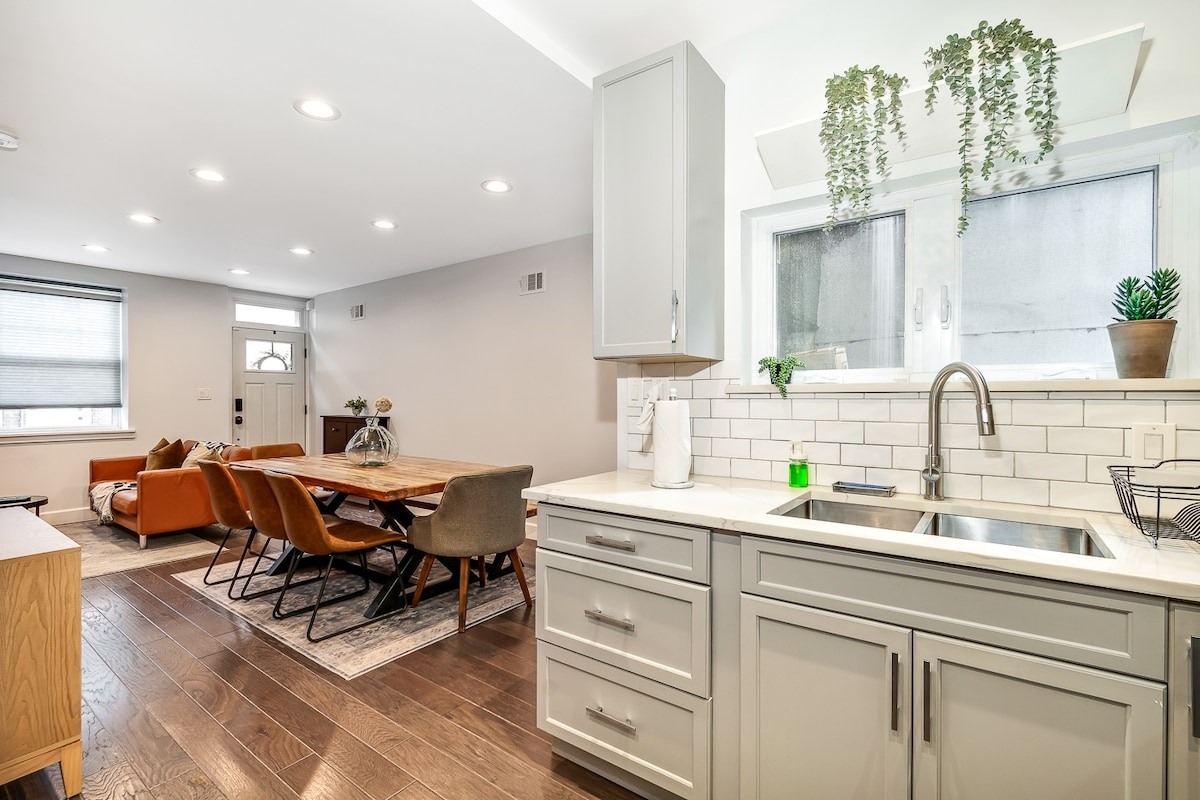 Homey and Modern Fishtown Abode - 5Beds/2Baths