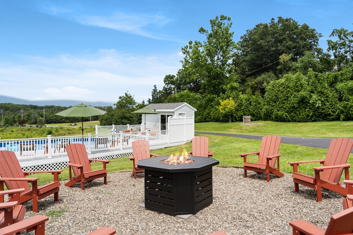 Catskill Retreat: Hot Tub, Fire Pit, Pool!