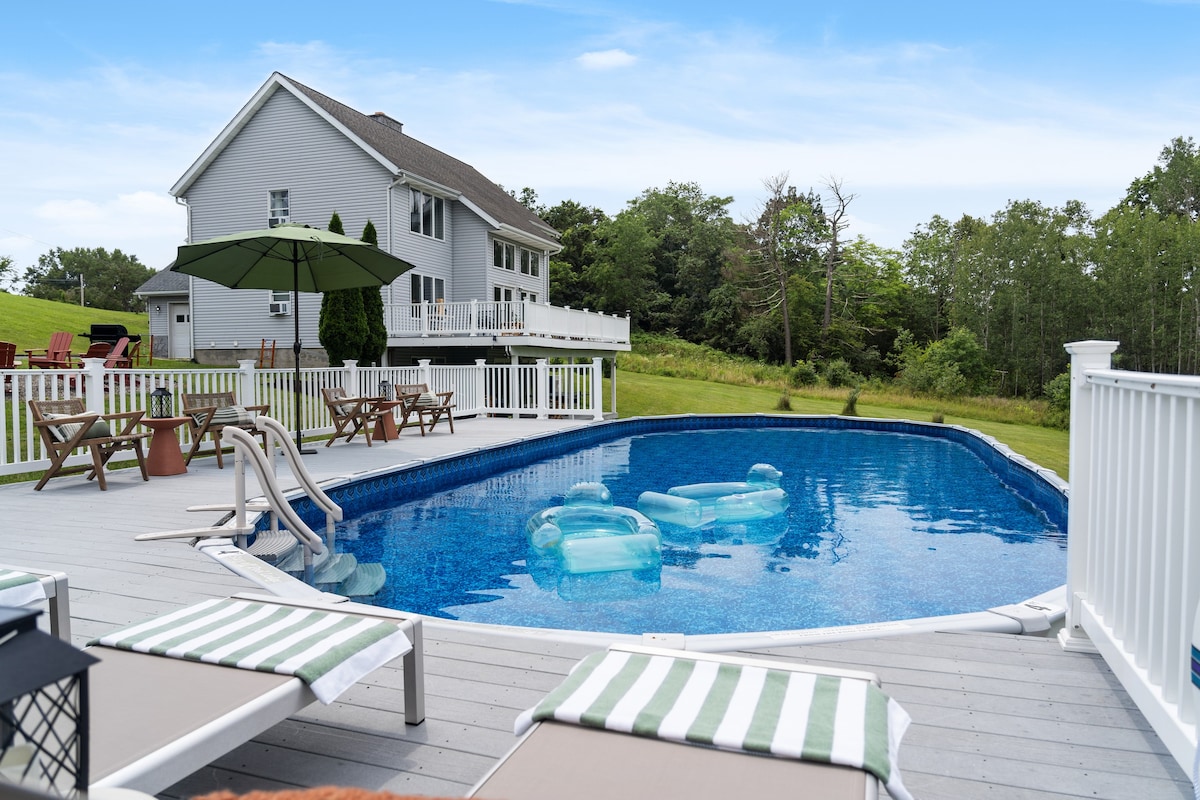 Catskill Retreat: Hot Tub, Fire Pit, Pool!