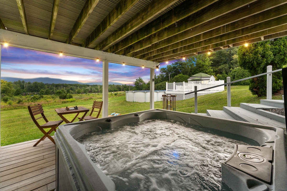 Catskill Retreat: Hot Tub, Fire Pit, Pool!