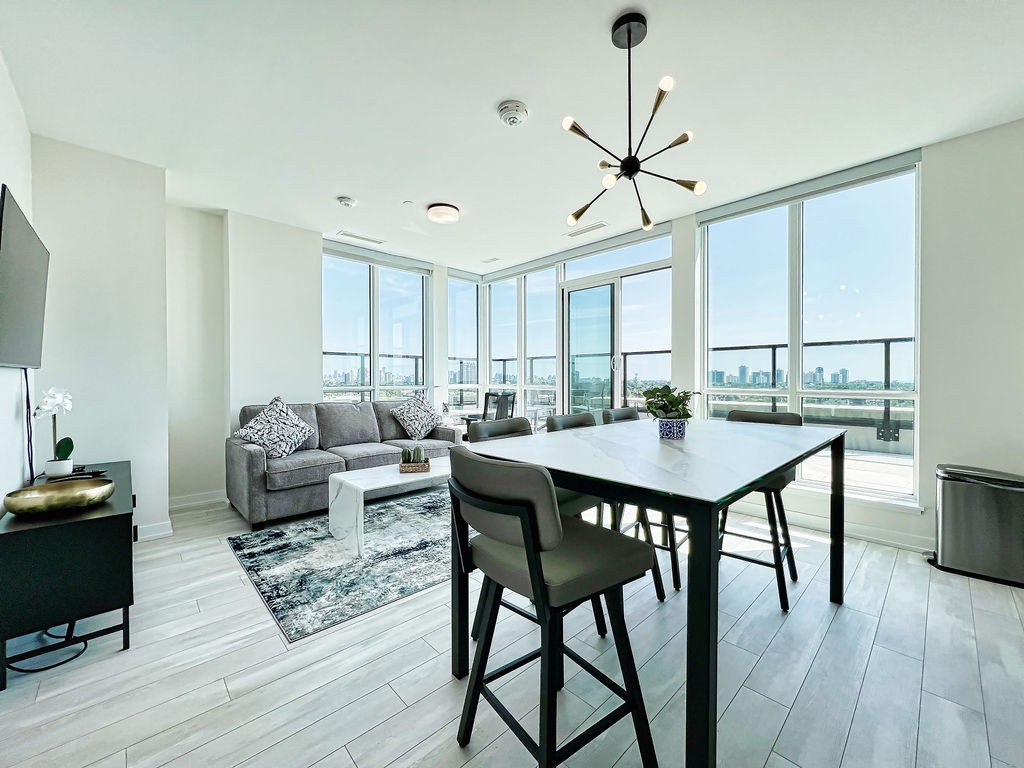 Luxury Penthouse 1682sqft Stunning Terrace & Views