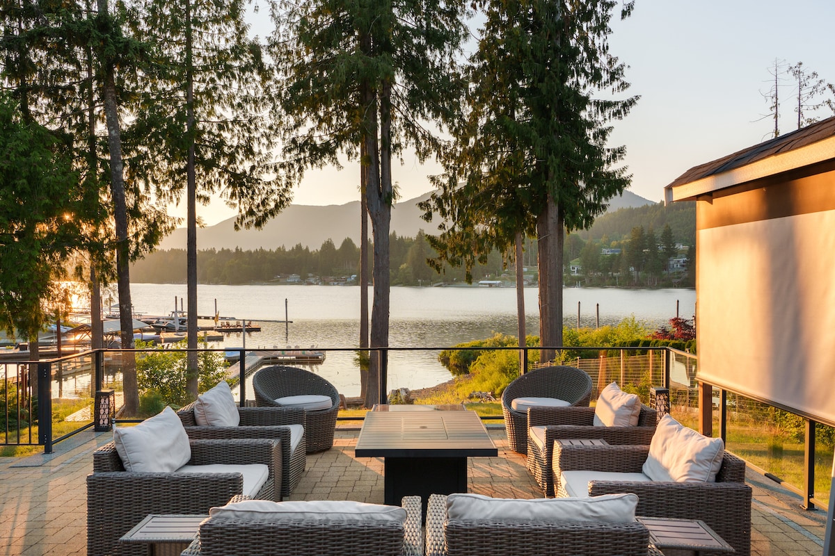 Lakefront Modern Home on Lake Cowichan