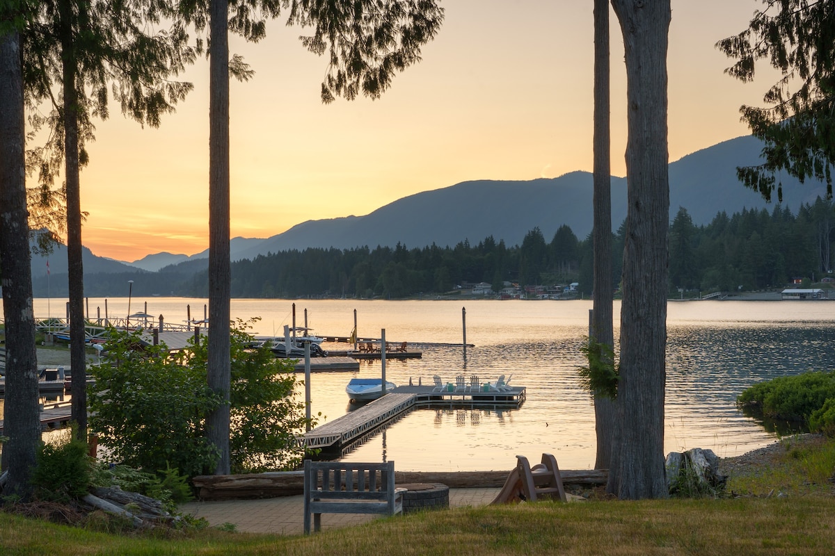 Lakefront Modern Home on Lake Cowichan