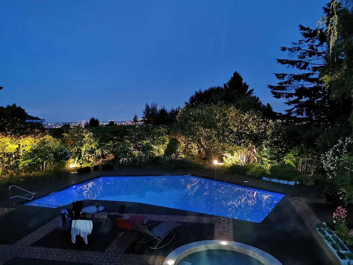 Designer House w/ Swimming pool & Garden View