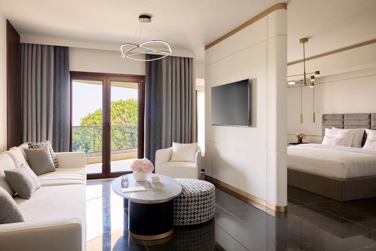 Stylish Luxury Suite in 5* Hotel