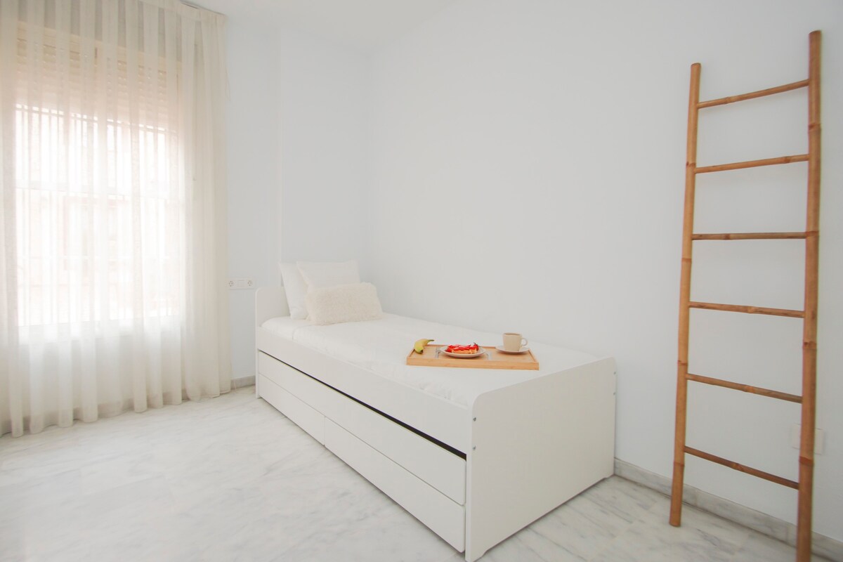 Modern APT next to Old Town | 10m walk Isla Mágica