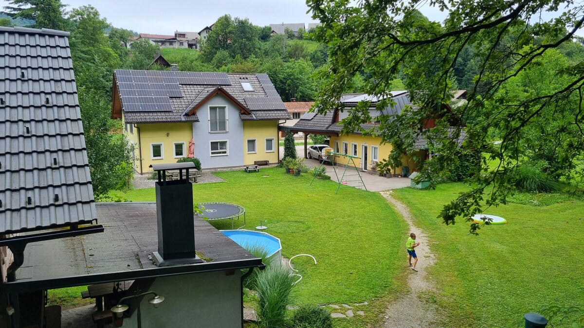 Apartma na vasi, blizu mesta Ljubljana
