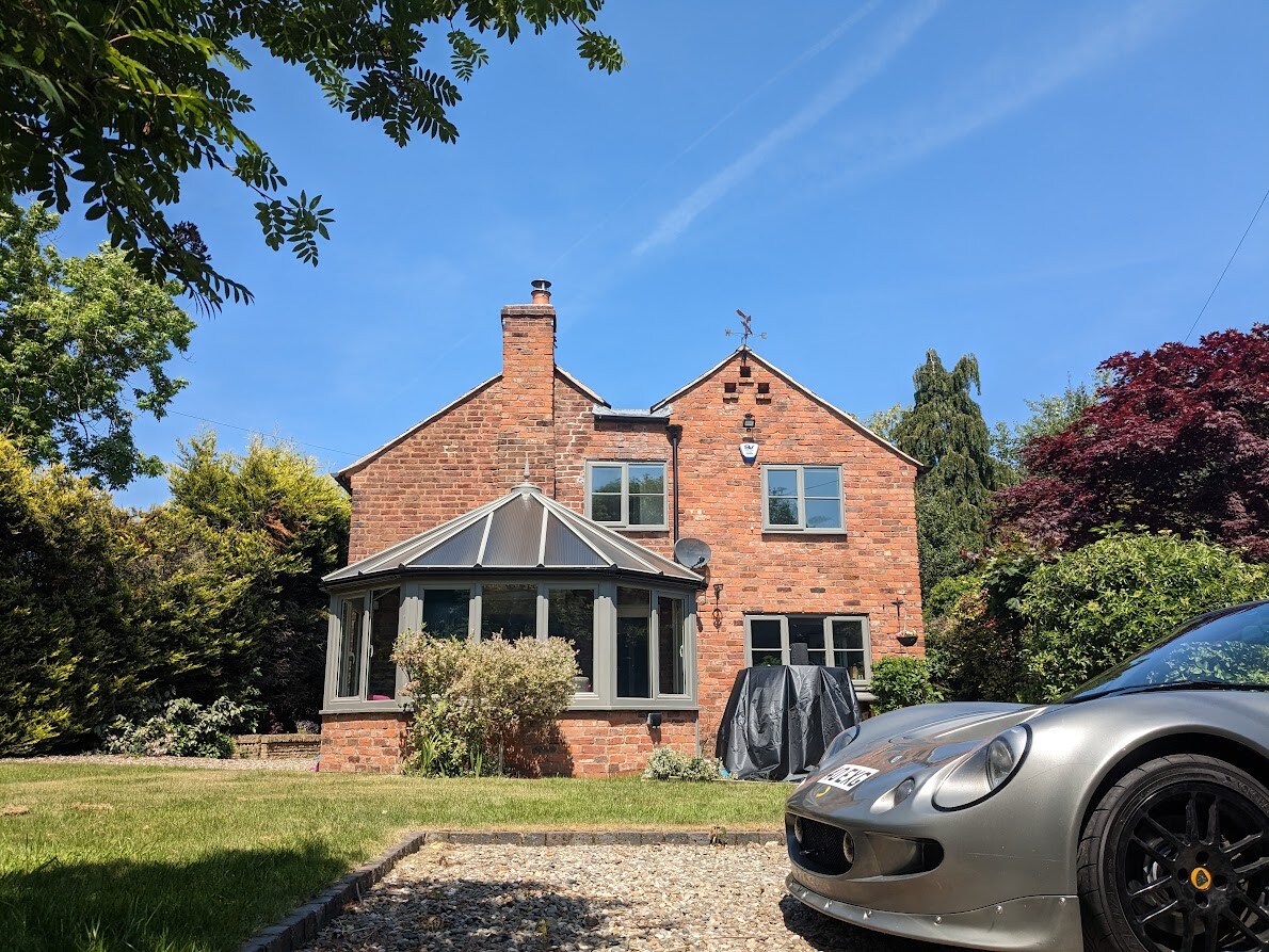 Rosebud Cottage, Shropshire private & drive garden