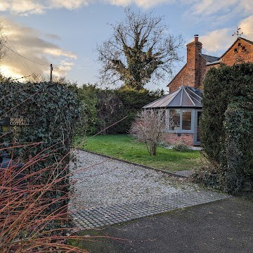 Rosebud Cottage, Shropshire private & drive garden