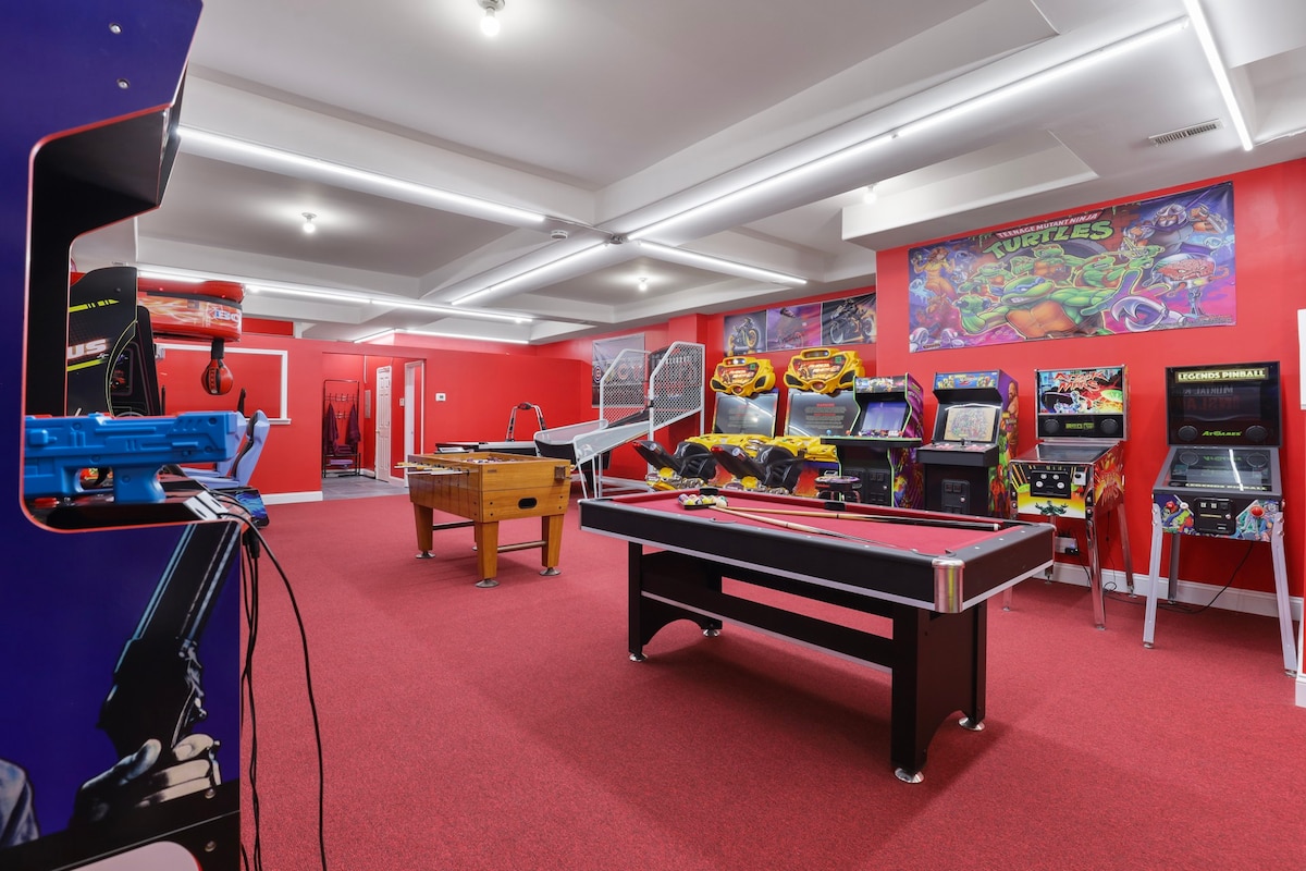 Belmont Pleasures - hot tub / arcade gaming room