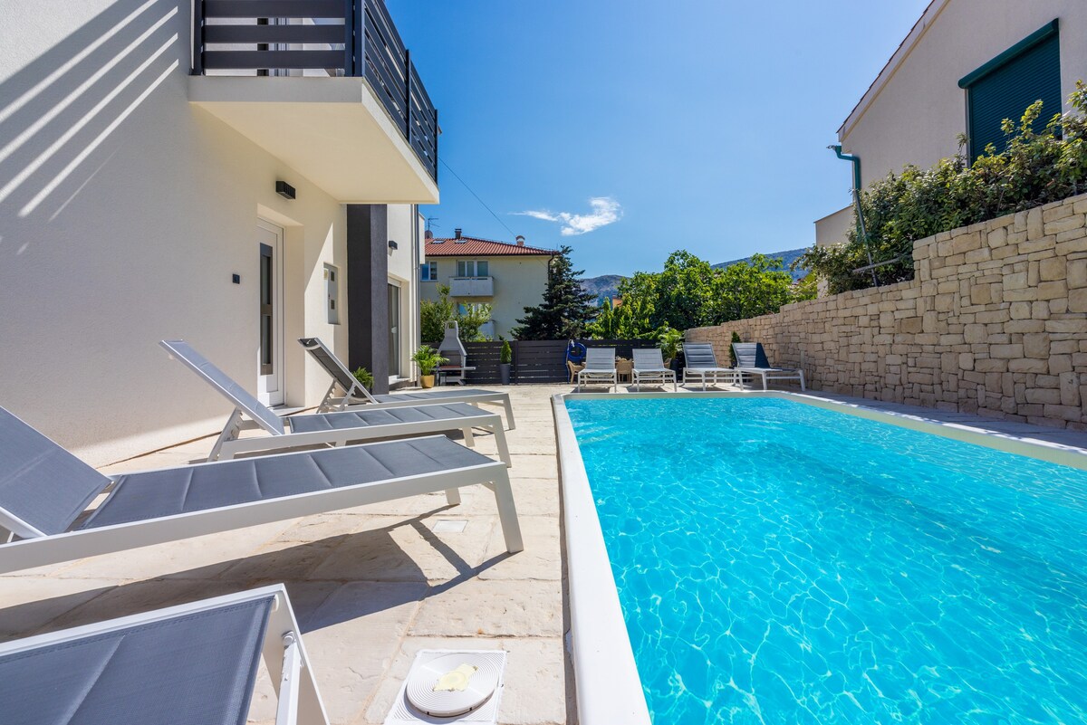 Dream villa with swimming pool in Baska