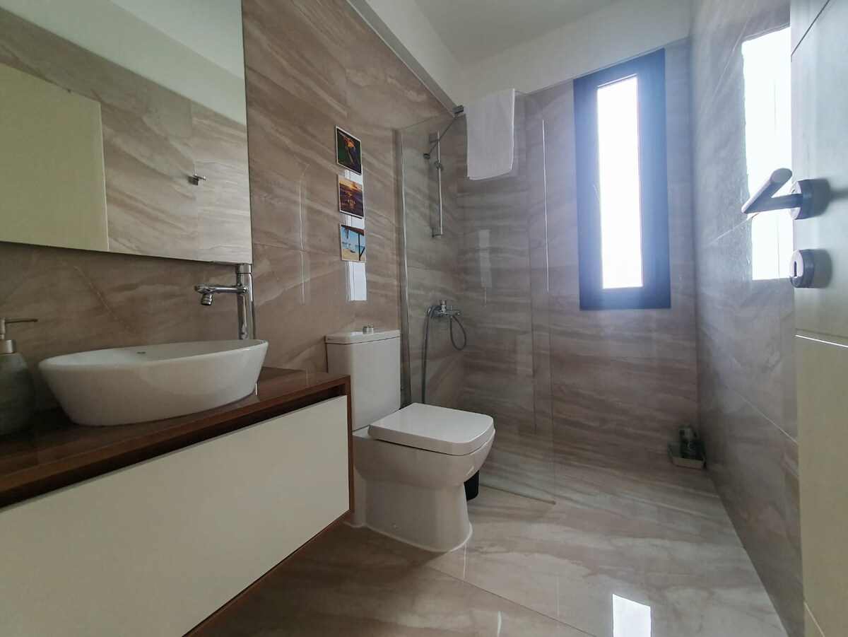 City Chic: 2-BR Retreat in Girne